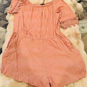 NWT women 2X Lace Sleeve Romper with two side pockets